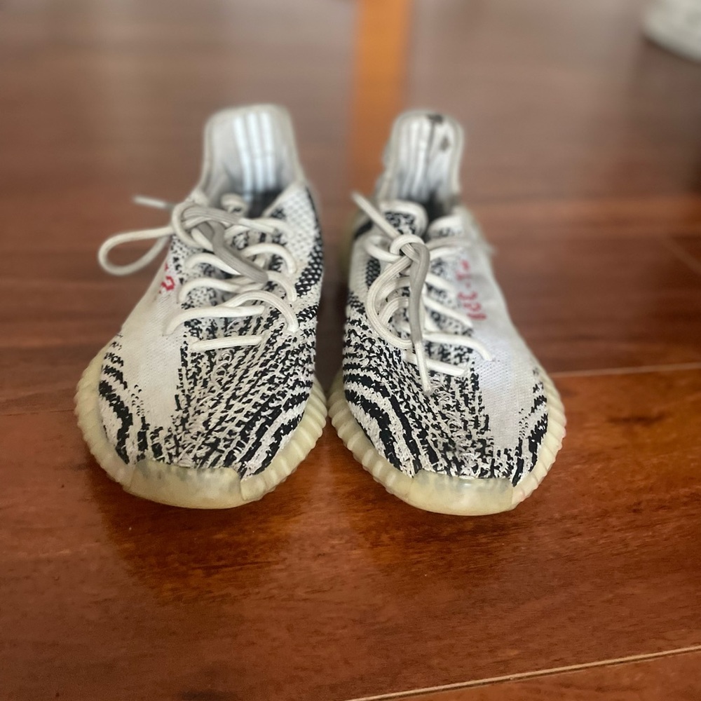 adidas YEEZY Boost 350 V2 Zebra like stripes